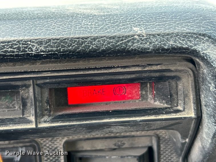 image for item EK4657 1998 Ford F700 flatbed truck