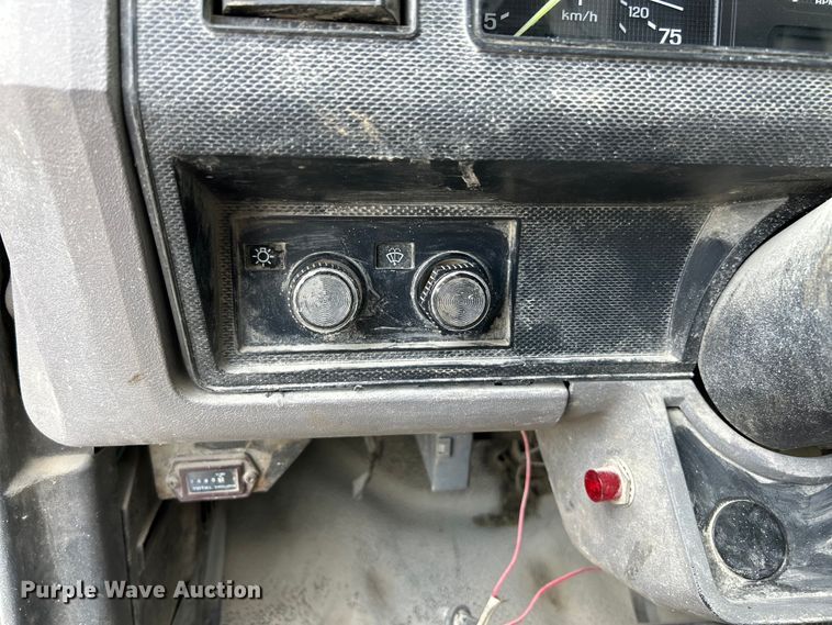 image for item EK4657 1998 Ford F700 flatbed truck