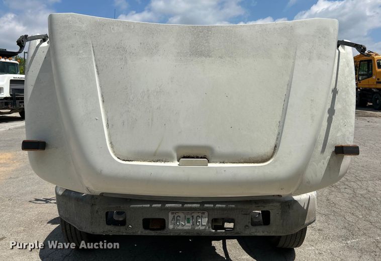 image for item EK4657 1998 Ford F700 flatbed truck