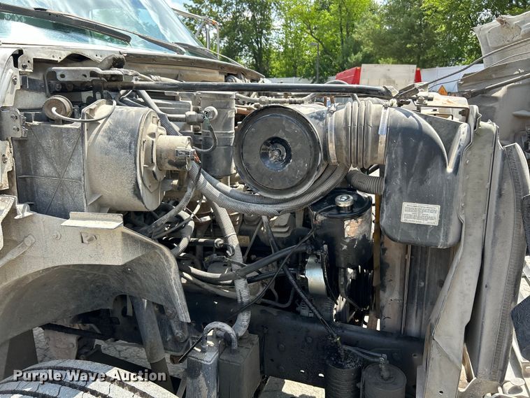 image for item EK4657 1998 Ford F700 flatbed truck