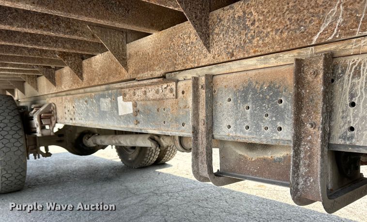 image for item EK4657 1998 Ford F700 flatbed truck