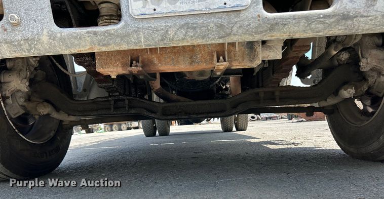 image for item EK4657 1998 Ford F700 flatbed truck