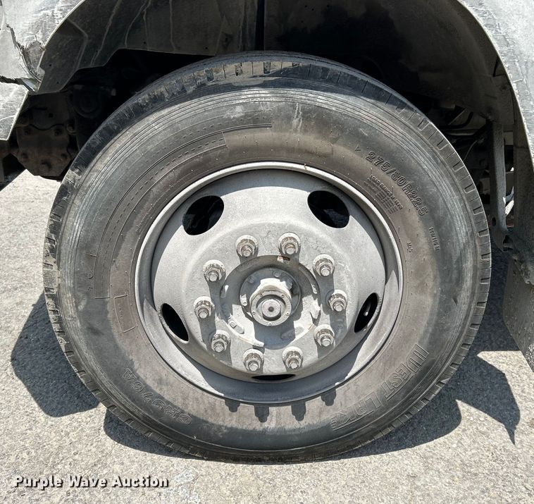 image for item EK4657 1998 Ford F700 flatbed truck