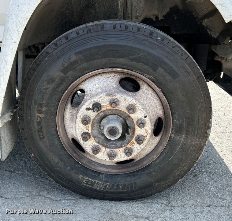 image for item EK4657 1998 Ford F700 flatbed truck