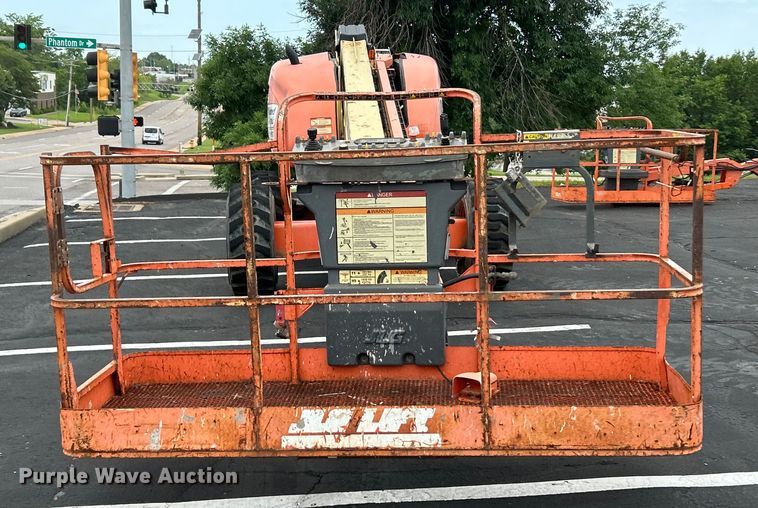 image for item EK4683 2005 JLG 600S boom lift