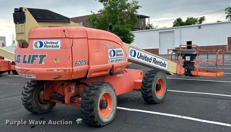 image for item EK4683 2005 JLG 600S boom lift
