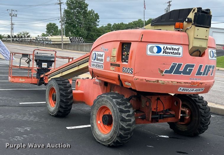 image for item EK4683 2005 JLG 600S boom lift