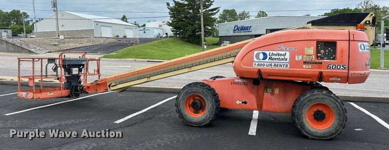 image for item EK4683 2005 JLG 600S boom lift
