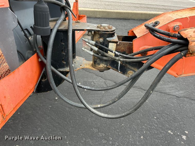 image for item EK4683 2005 JLG 600S boom lift