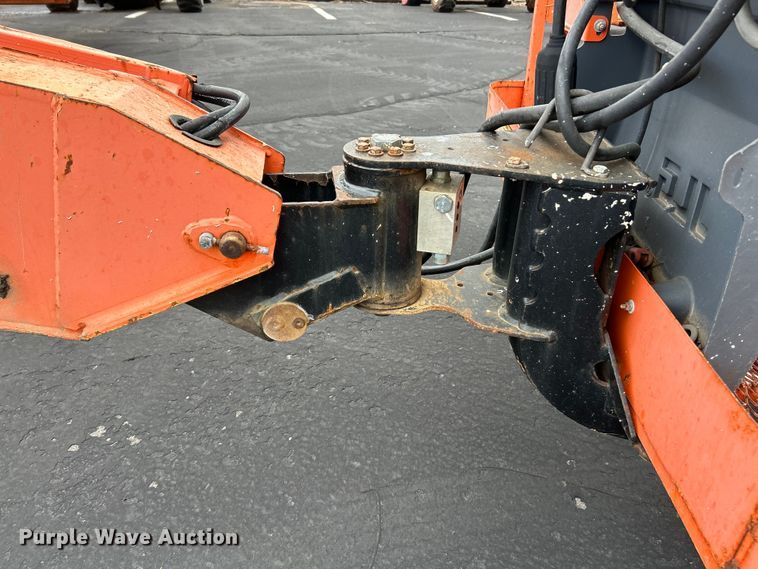 image for item EK4683 2005 JLG 600S boom lift