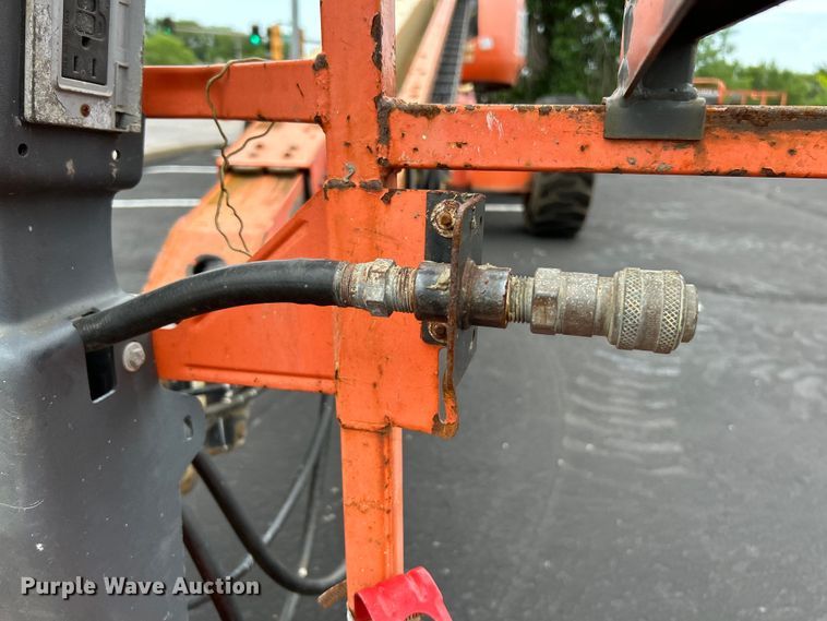 image for item EK4683 2005 JLG 600S boom lift