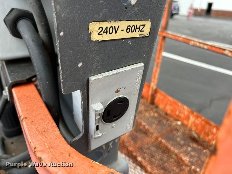 image for item EK4683 2005 JLG 600S boom lift