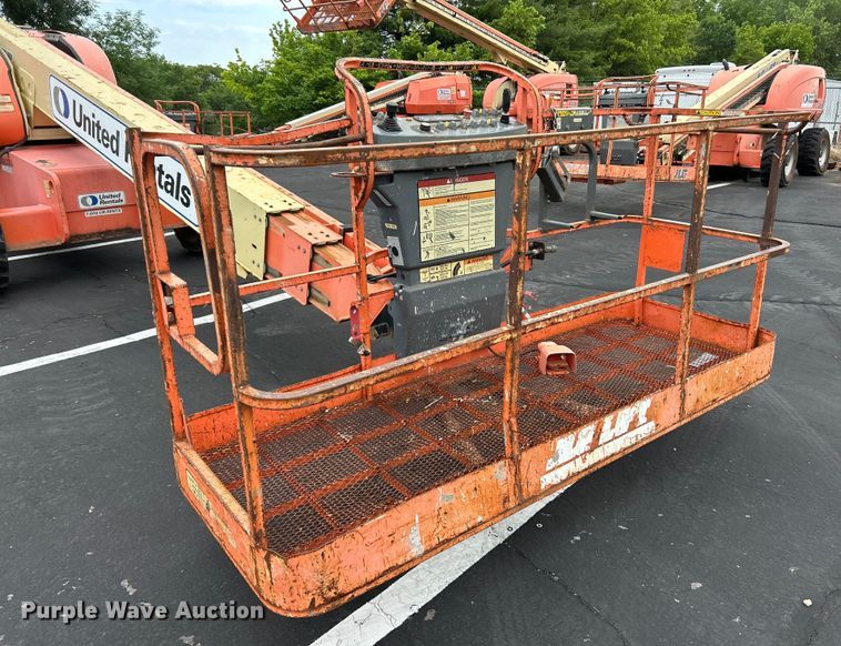 image for item EK4683 2005 JLG 600S boom lift