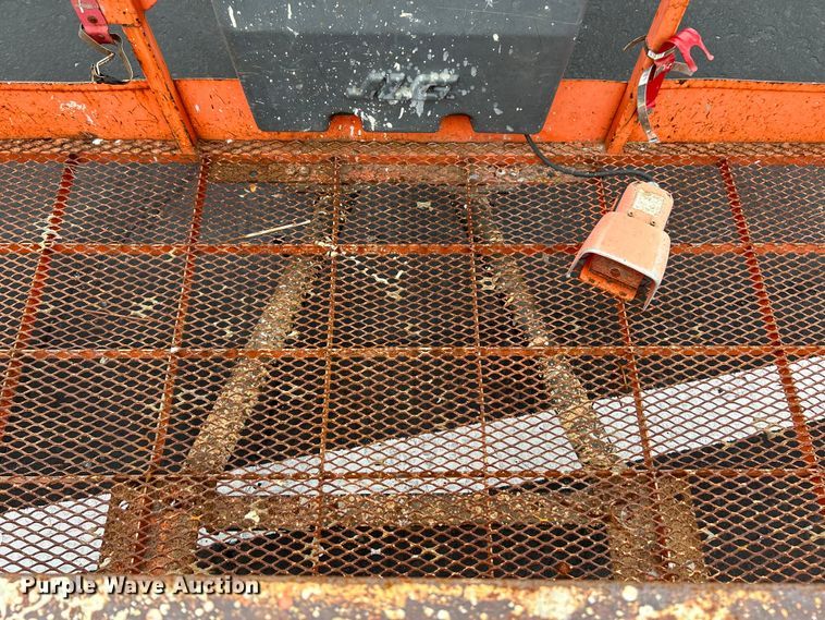 image for item EK4683 2005 JLG 600S boom lift