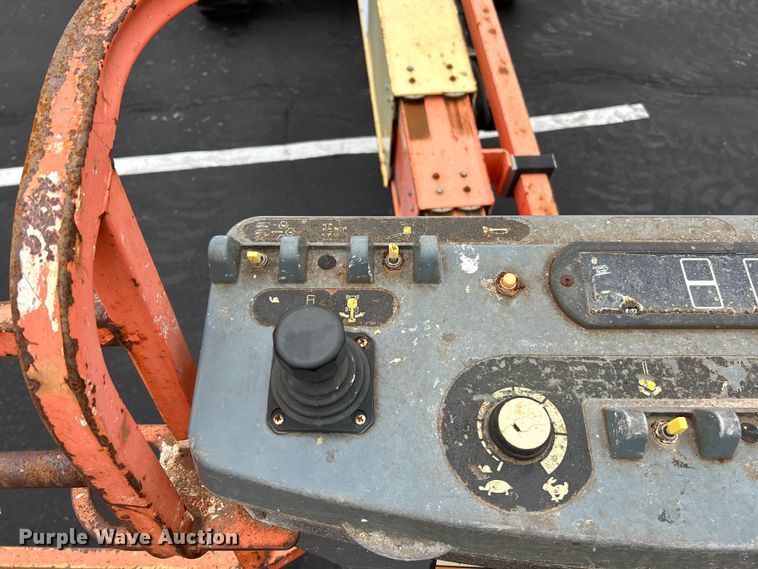image for item EK4683 2005 JLG 600S boom lift