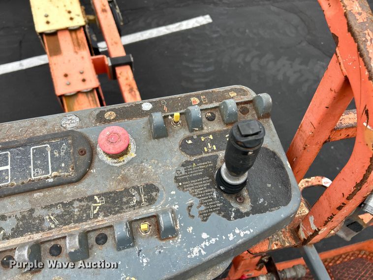 image for item EK4683 2005 JLG 600S boom lift