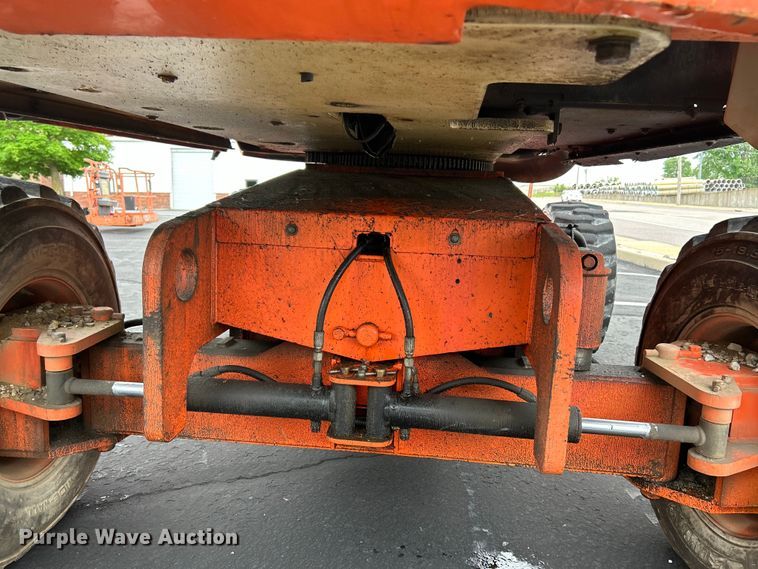image for item EK4683 2005 JLG 600S boom lift