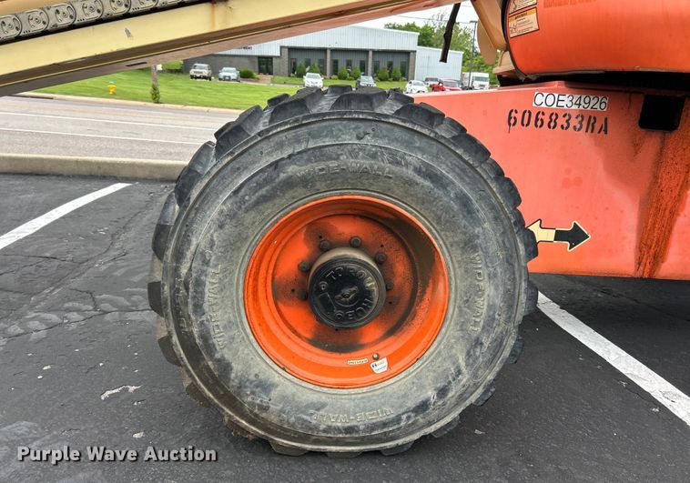 image for item EK4683 2005 JLG 600S boom lift