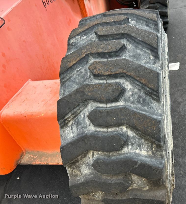 image for item EK4683 2005 JLG 600S boom lift