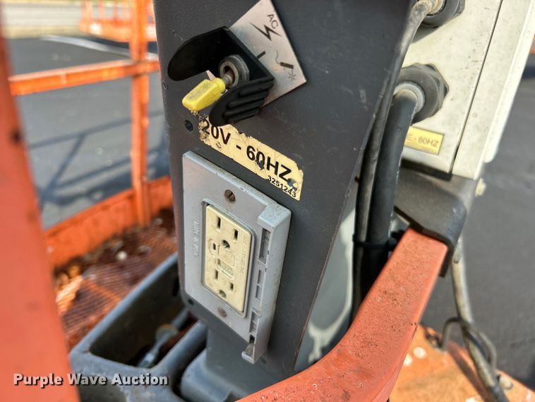 image for item EK4684 2007 JLG 400S boom lift