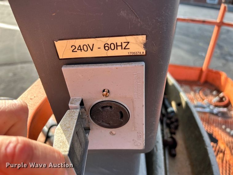 image for item EK4684 2007 JLG 400S boom lift