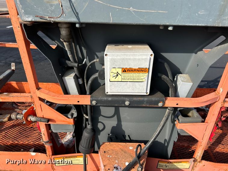 image for item EK4684 2007 JLG 400S boom lift