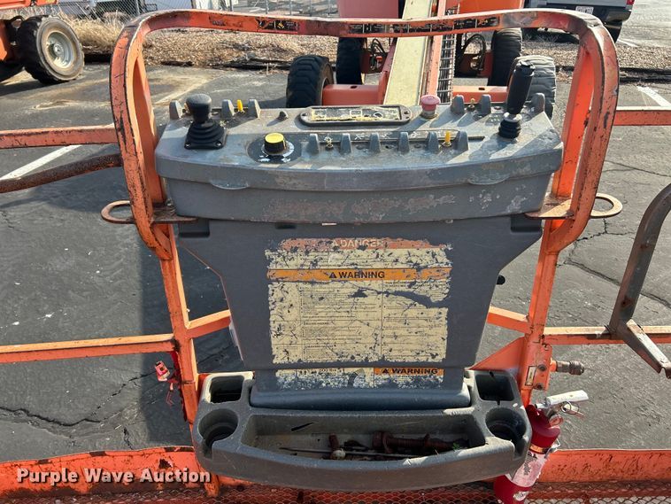 image for item EK4684 2007 JLG 400S boom lift