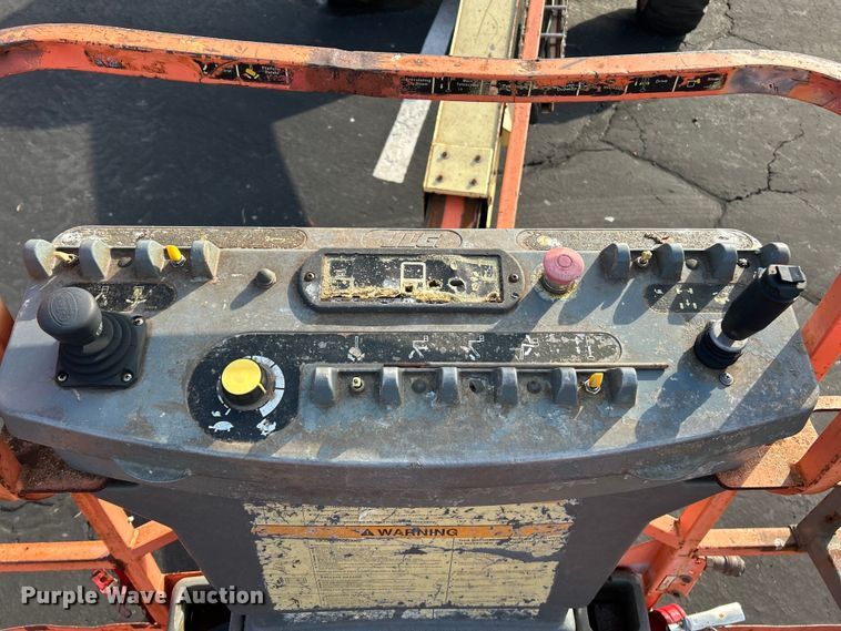 image for item EK4684 2007 JLG 400S boom lift