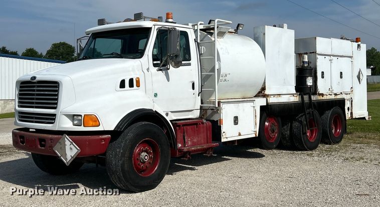 image for item EK4689 1998 Ford Louisville  utility / service truck