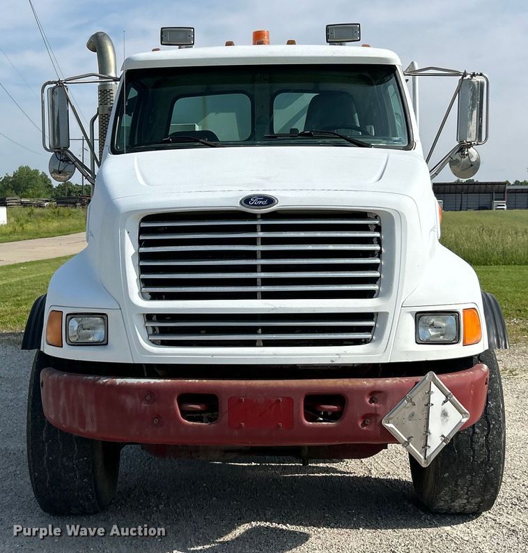 image for item EK4689 1998 Ford Louisville  utility / service truck