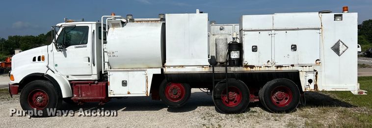 image for item EK4689 1998 Ford Louisville  utility / service truck