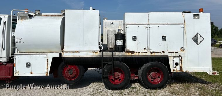 image for item EK4689 1998 Ford Louisville  utility / service truck