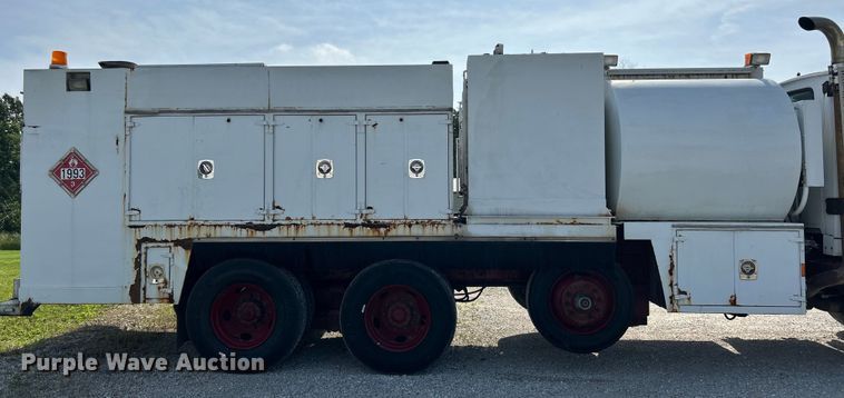 image for item EK4689 1998 Ford Louisville  utility / service truck