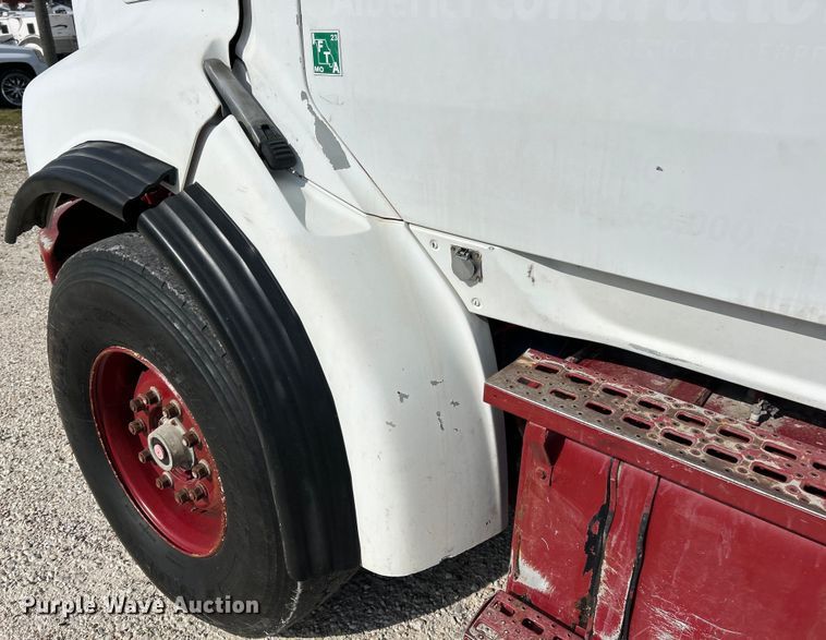 image for item EK4689 1998 Ford Louisville  utility / service truck