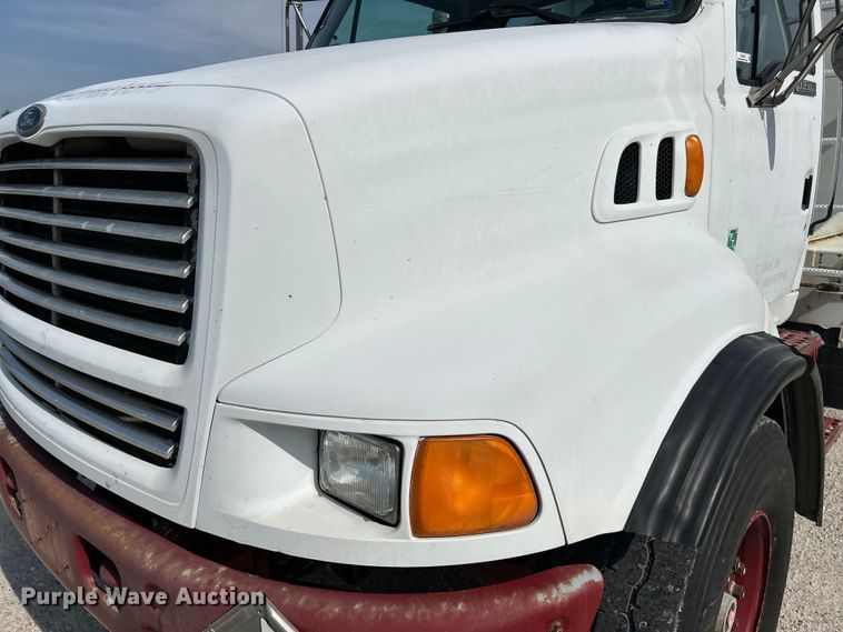 image for item EK4689 1998 Ford Louisville  utility / service truck