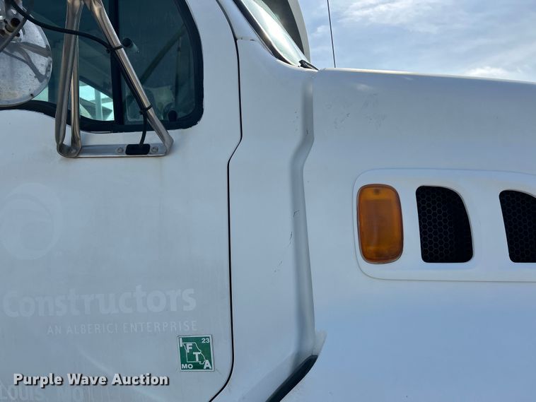 image for item EK4689 1998 Ford Louisville  utility / service truck