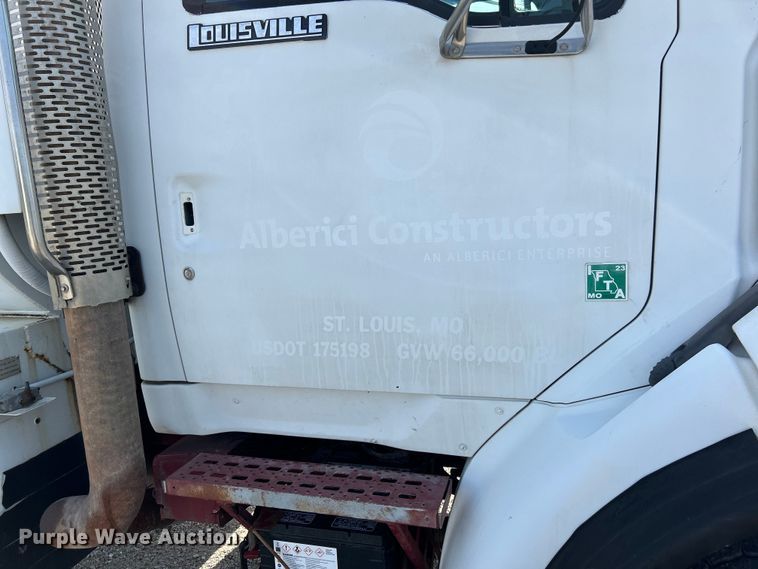 image for item EK4689 1998 Ford Louisville  utility / service truck