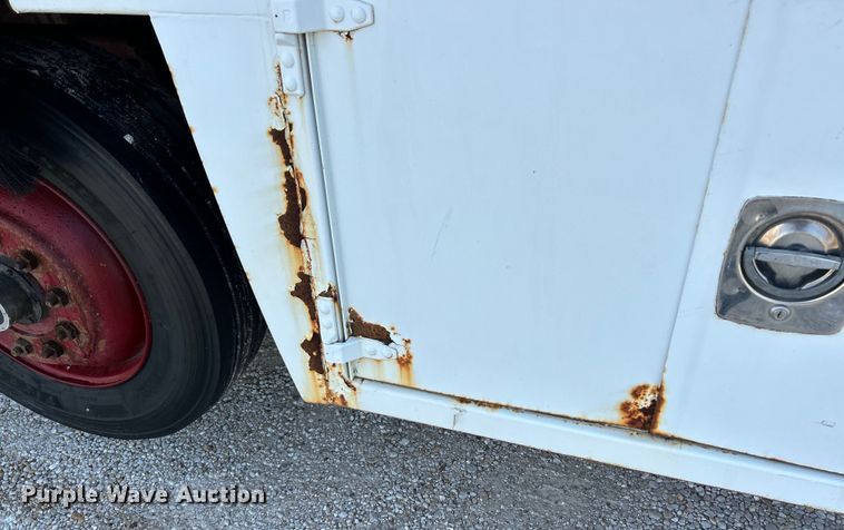 image for item EK4689 1998 Ford Louisville  utility / service truck