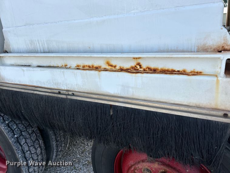 image for item EK4689 1998 Ford Louisville  utility / service truck