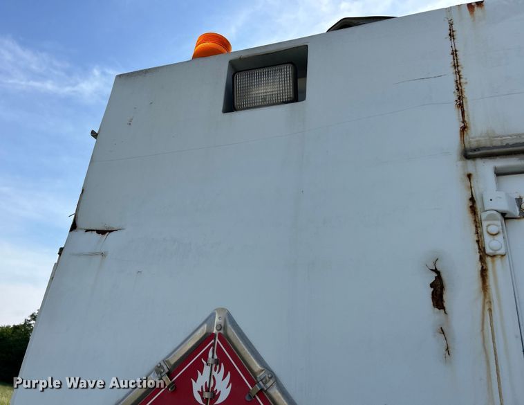 image for item EK4689 1998 Ford Louisville  utility / service truck