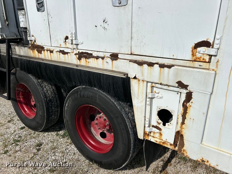 image for item EK4689 1998 Ford Louisville  utility / service truck