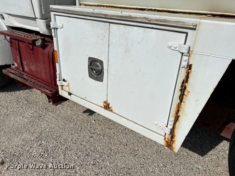 image for item EK4689 1998 Ford Louisville  utility / service truck