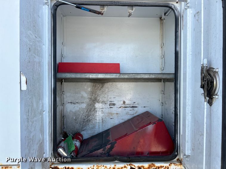 image for item EK4689 1998 Ford Louisville  utility / service truck