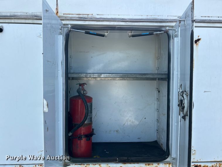 image for item EK4689 1998 Ford Louisville  utility / service truck