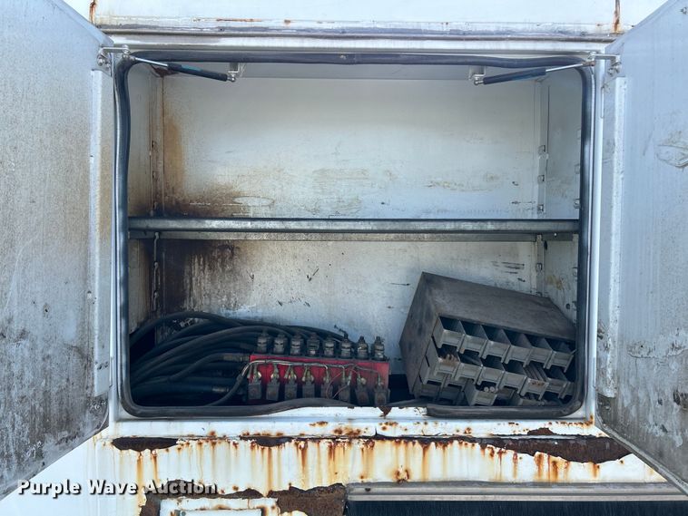 image for item EK4689 1998 Ford Louisville  utility / service truck