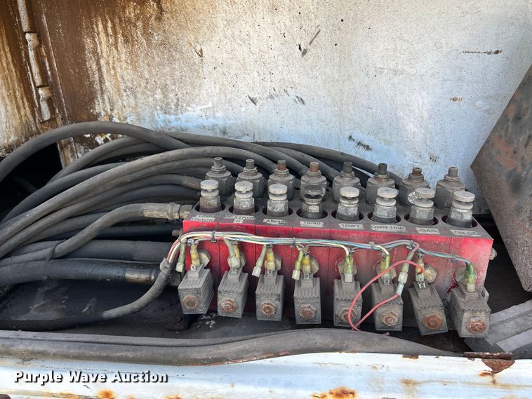 image for item EK4689 1998 Ford Louisville  utility / service truck