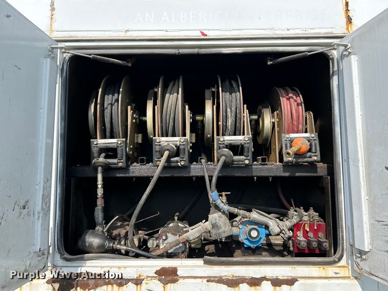 image for item EK4689 1998 Ford Louisville  utility / service truck