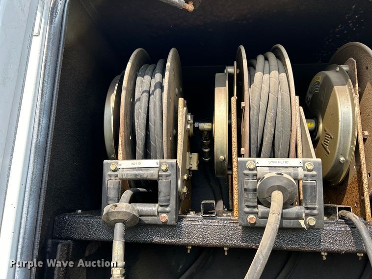 image for item EK4689 1998 Ford Louisville  utility / service truck