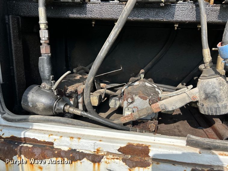 image for item EK4689 1998 Ford Louisville  utility / service truck