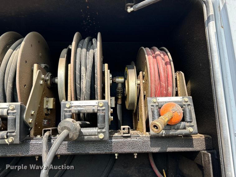 image for item EK4689 1998 Ford Louisville  utility / service truck